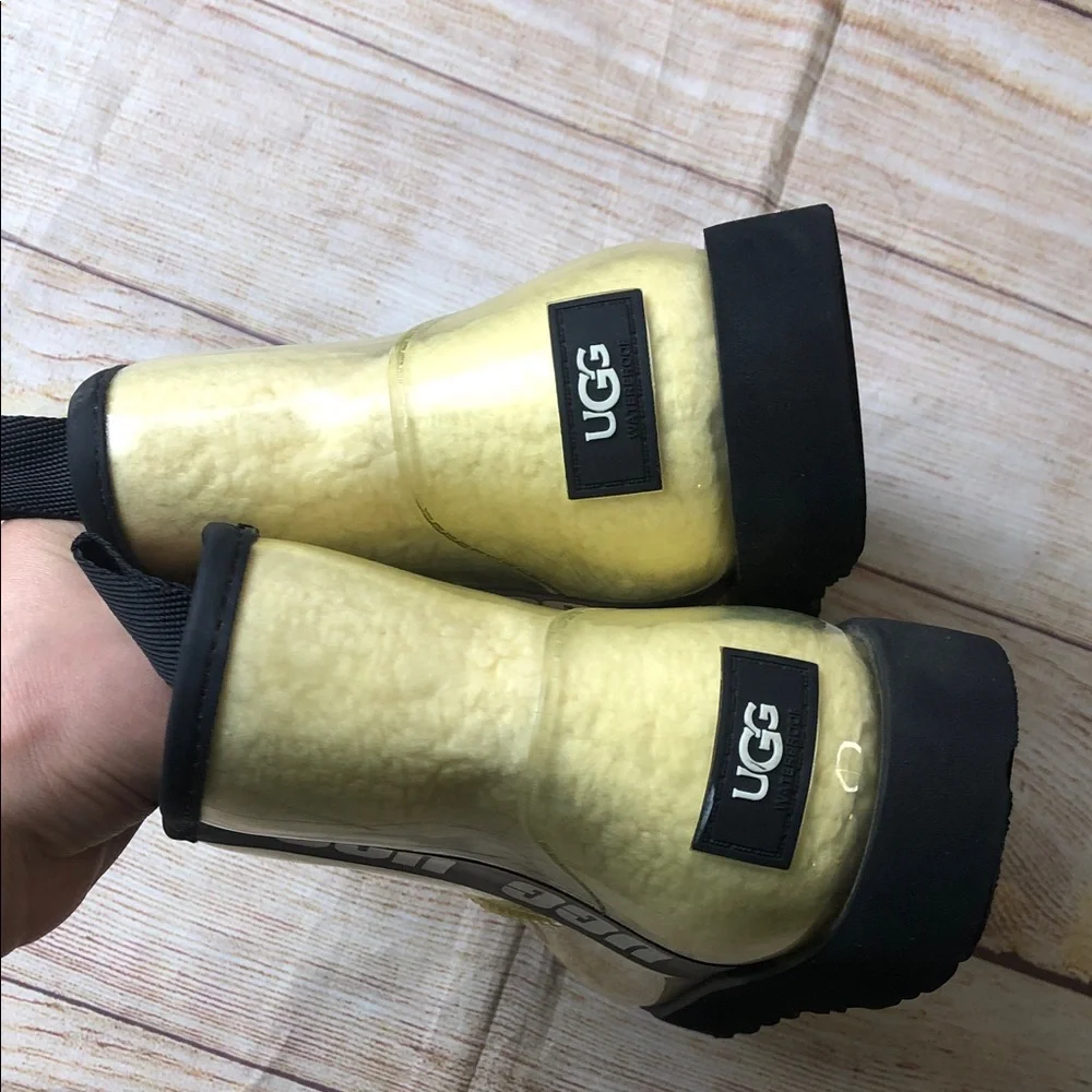 UGG chic ankle